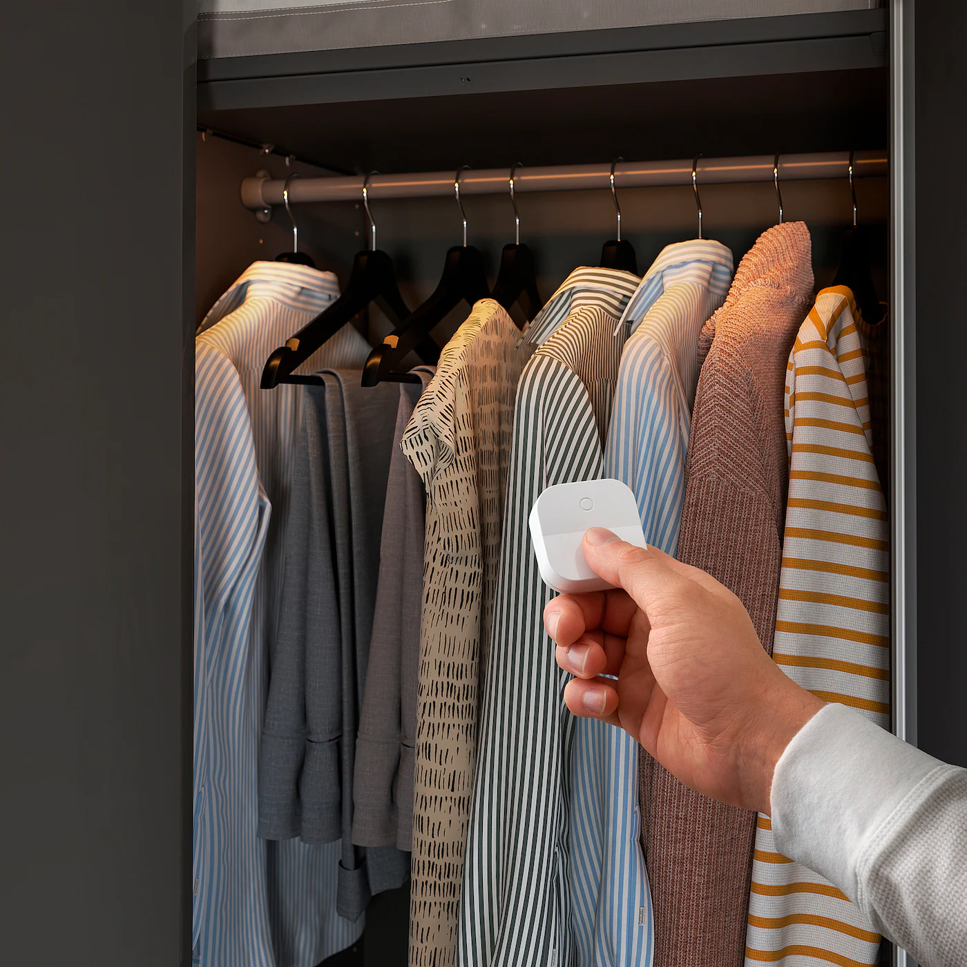 IKEA ÖVERSIDAN LED Wardrobe Lighting Strp W Sensor Dimmable Dark Gray 28 " 6 IKEA ÖVERSIDAN LED Wardrobe Lighting Strp W Sensor Dimmable Dark Gray 28 " - Image 4