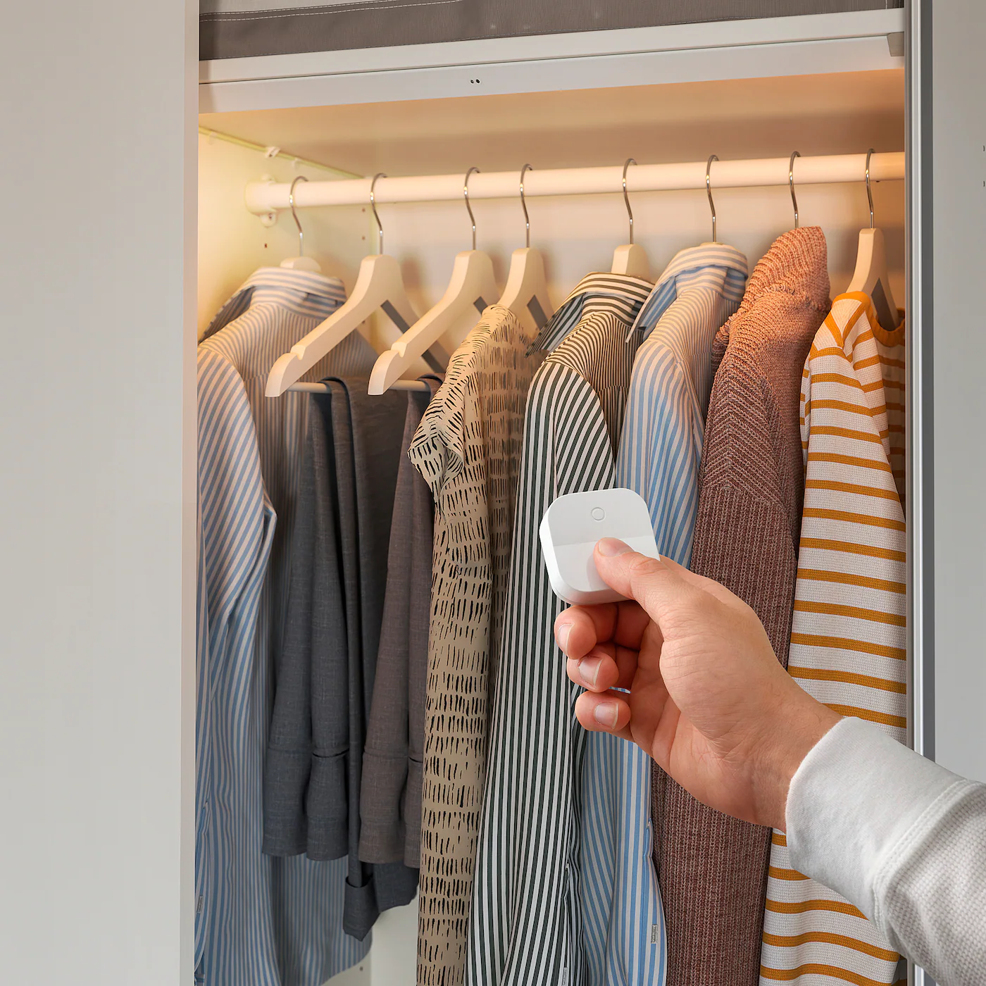 IKEA ÖVERSIDAN LED Wardrobe Lighting Strp W Sensor Dimmable White 28 " 6 IKEA ÖVERSIDAN LED Wardrobe Lighting Strp W Sensor Dimmable White 28 " - Image 4